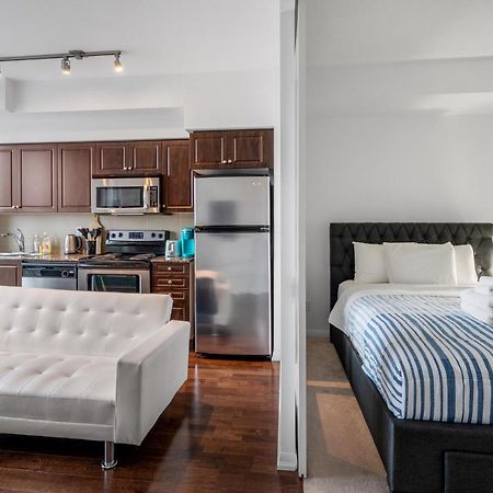 Downtown Toronto 1 Bdrm Condo With Parking And Views المظهر الخارجي الصورة