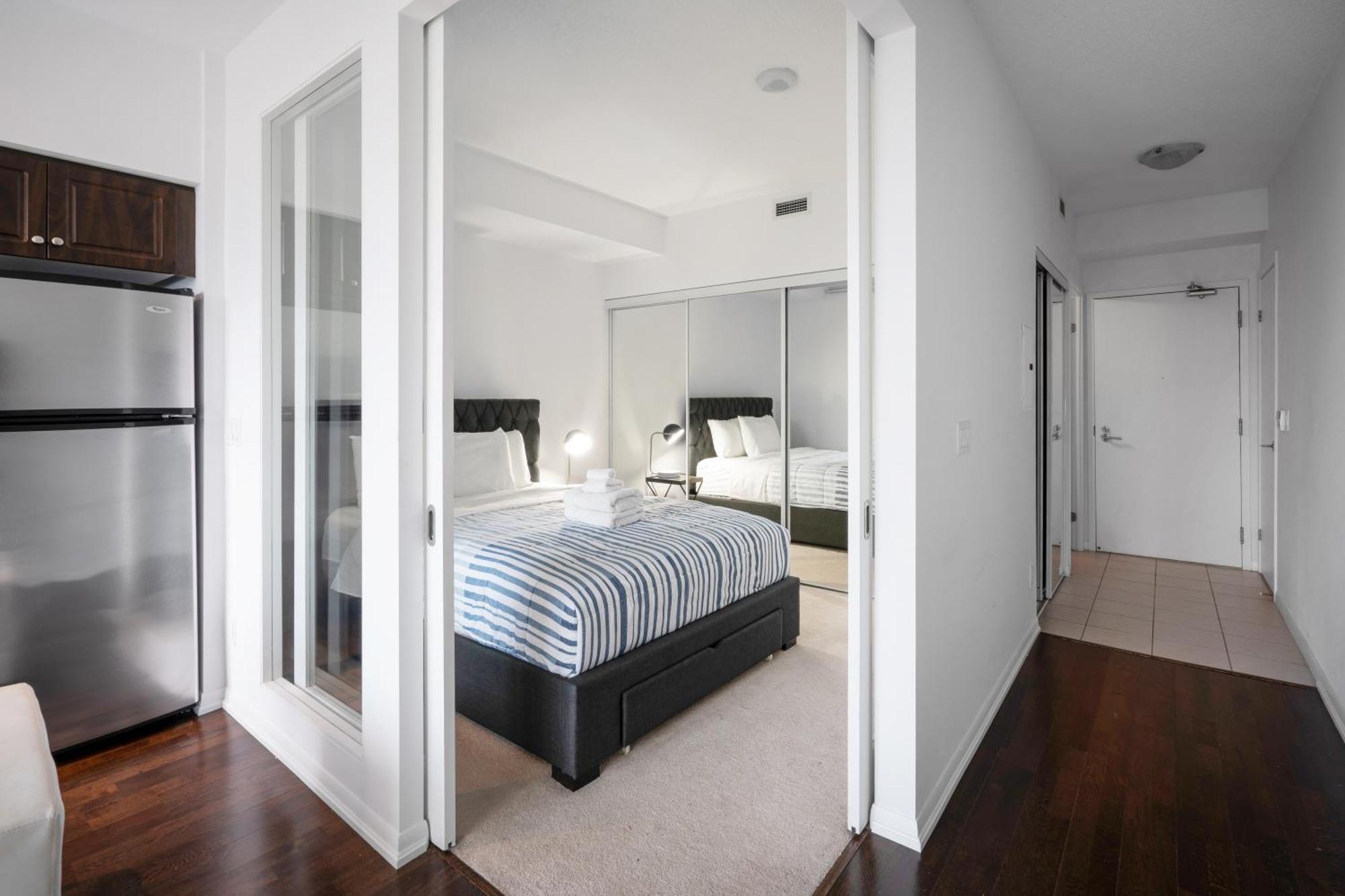 Downtown Toronto 1 Bdrm Condo With Parking And Views المظهر الخارجي الصورة