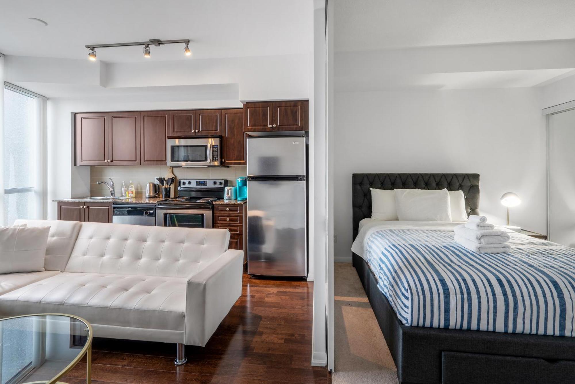 Downtown Toronto 1 Bdrm Condo With Parking And Views المظهر الخارجي الصورة