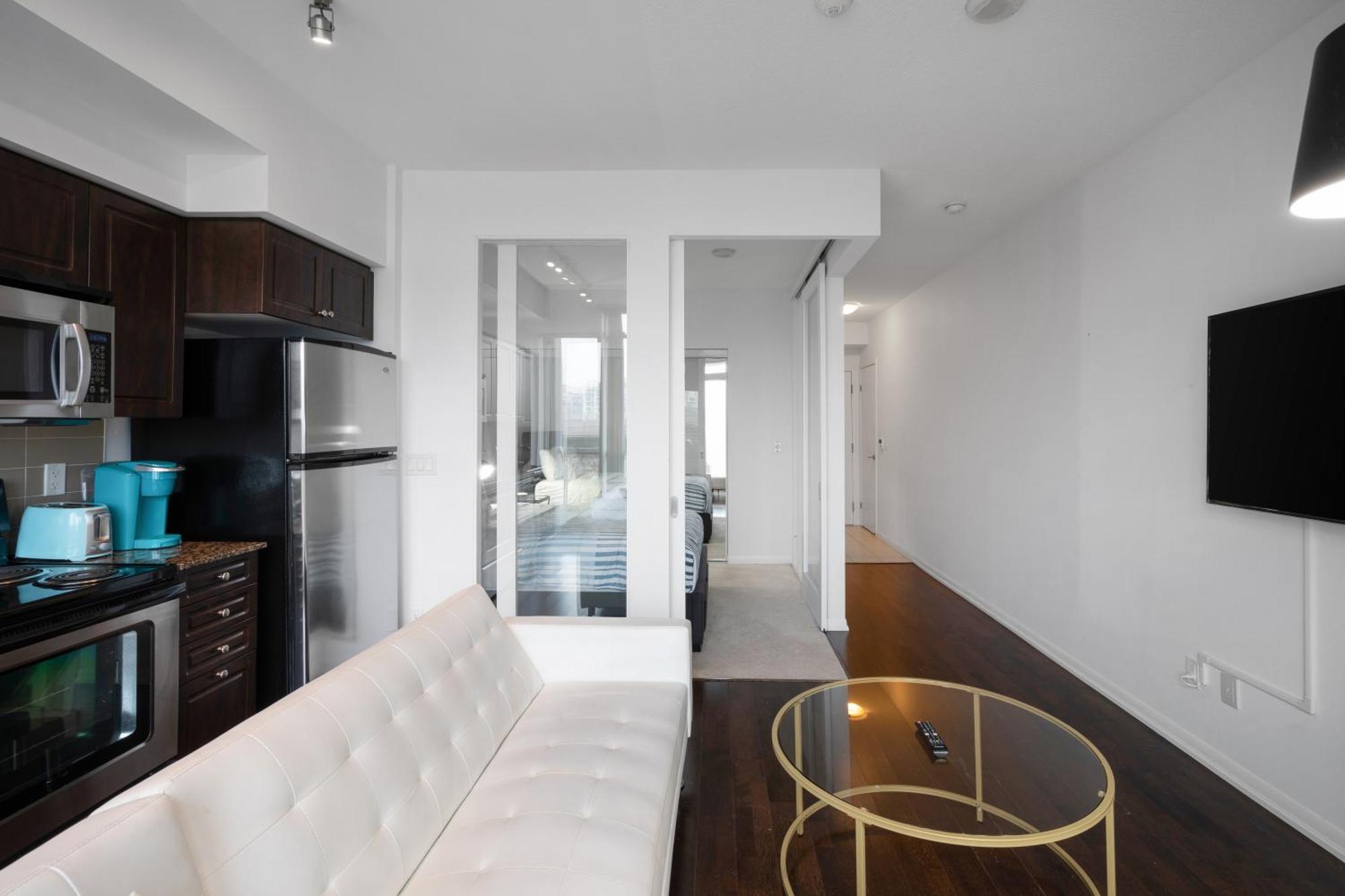 Downtown Toronto 1 Bdrm Condo With Parking And Views المظهر الخارجي الصورة