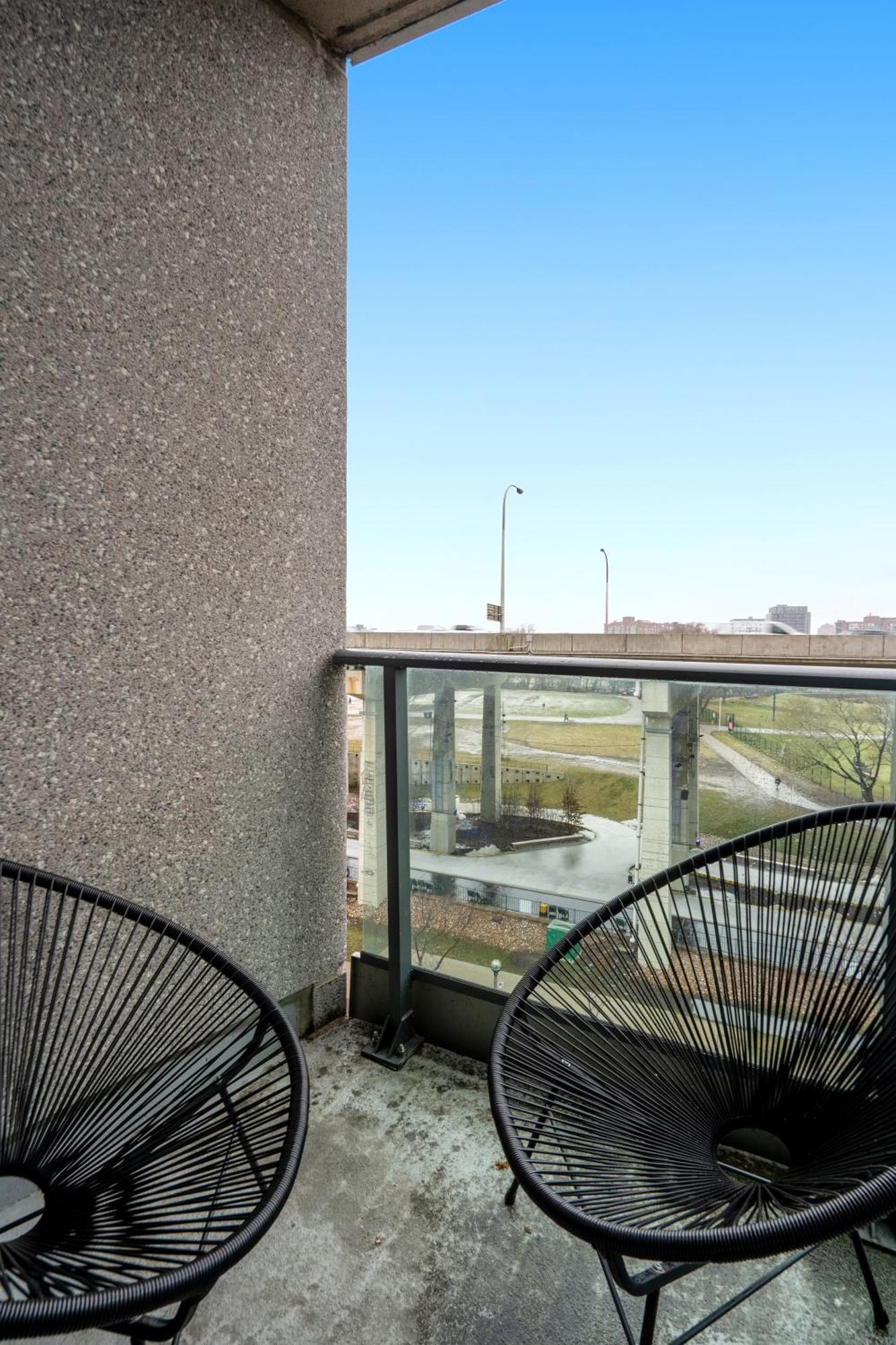 Downtown Toronto 1 Bdrm Condo With Parking And Views المظهر الخارجي الصورة