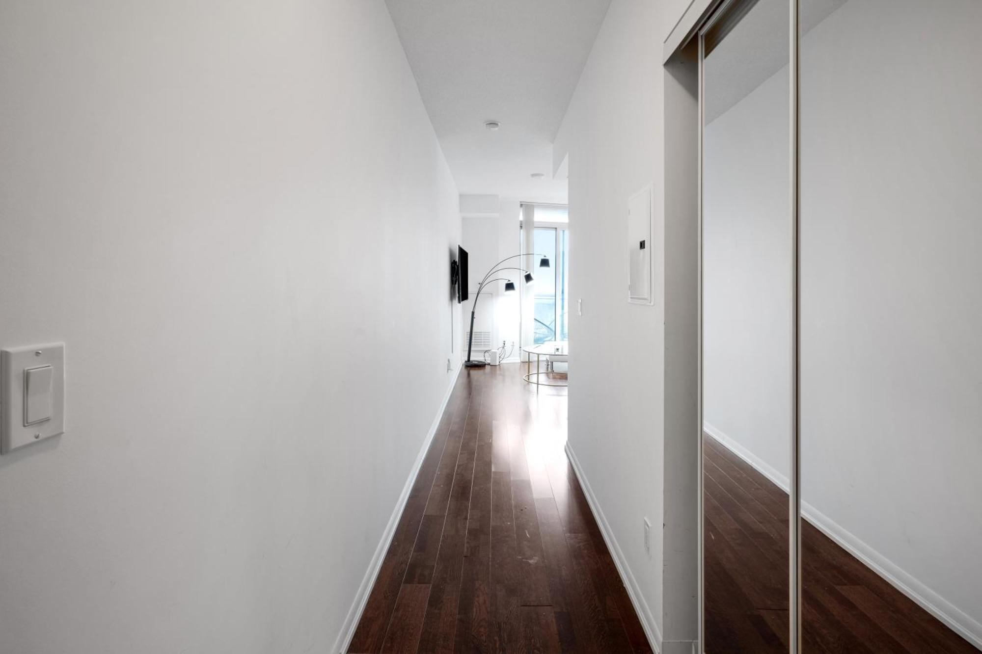 Downtown Toronto 1 Bdrm Condo With Parking And Views المظهر الخارجي الصورة