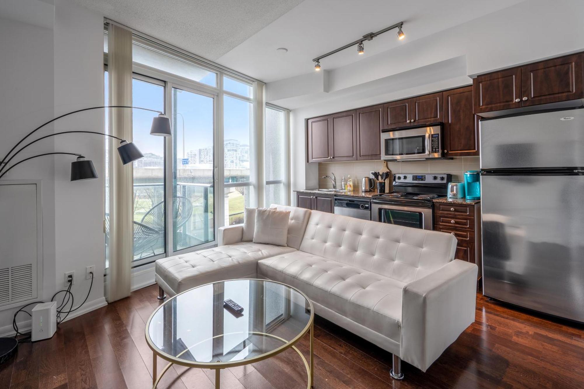 Downtown Toronto 1 Bdrm Condo With Parking And Views المظهر الخارجي الصورة